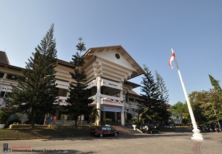 Rekomendasi 10 Kampus Jurusan Sastra Jerman Terbaik di Indonesia Universitas Negeri Yogyakarta (UNY)