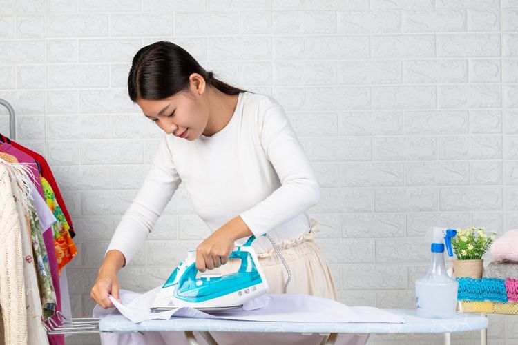 Persiapan Sebelum Menyetrika Pakaian Laundry